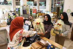 Jelang Idul fitri, Pemkot Surabaya dan Dekranasda Sediakan Hampers UMKM Terjangkau di Kriya Gallery
