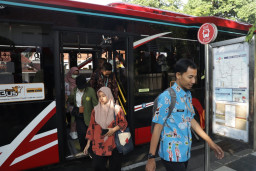 Baca juga : Pemkot Surabaya Evaluasi WFH, Dorong ASN Hemat Energi dan Beralih ke Transportasi Umum serta Kendaraan Listrik