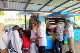 Kado HJKS ke-733, Pemkot Surabaya Tambah Empat Mobil Perpustakaan Listrik