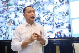 Tunaikan Ibadah Haji Dua Minggu, Wali Kota Eri Pastikan Pemerintahan Tetap Berjalan Lewat Plh.