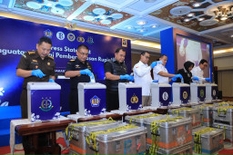 Polri dan BI Musnahkan 466.535 Lembar Uang Rupiah Palsu