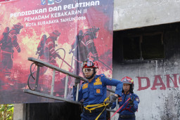 Pemkot Surabaya Tingkatkan Kompetensi Damkar, Personel Dibekali Teknik Penyelamatan hingga Water Rescue