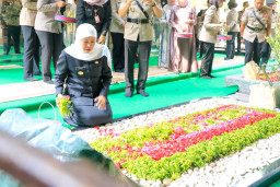 Gubernur Khofifah dan Kapolri Ziarah ke Makam Bung Karno dan Gus Dur