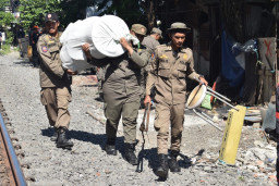 Amankan Aset Daerah, Pemkot Surabaya Tertibkan Lima Bangunan Liar di Jalan Jetis Kulon Pertolongan
