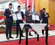 Polutik dan Pemerintahan RAPBD 2027 Disepakati, DPRD Surabaya Ingatkan Pertumbuhan Ekonomi Jangan Hanya Dinikmati Kalangan Atas
