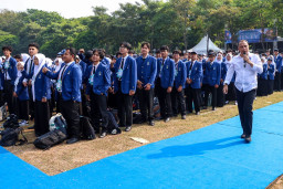 Teknologi dan Gaya Hidup Wali Kota Surabaya Ajak Mahasiswa Baru ITS Jadi Generasi Kritis di Tengah Euforia AI
