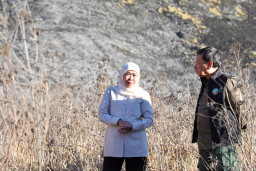 Baca juga : Gubernur Khofifah Tinjau Proses Pemadaman Karhutla Bromo: Pastikan Water Bombing dan Drone Percepat Pemadaman