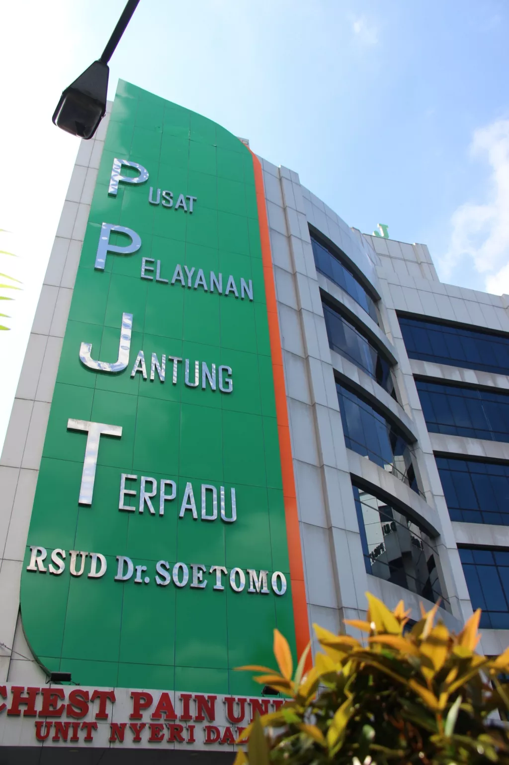 Tingkatkan Kualitas Pendidikan Tenaga Medis, Gubernur Jatim Dukung RSUD Dr Soetomo Ikuti Annual Educational Conference A