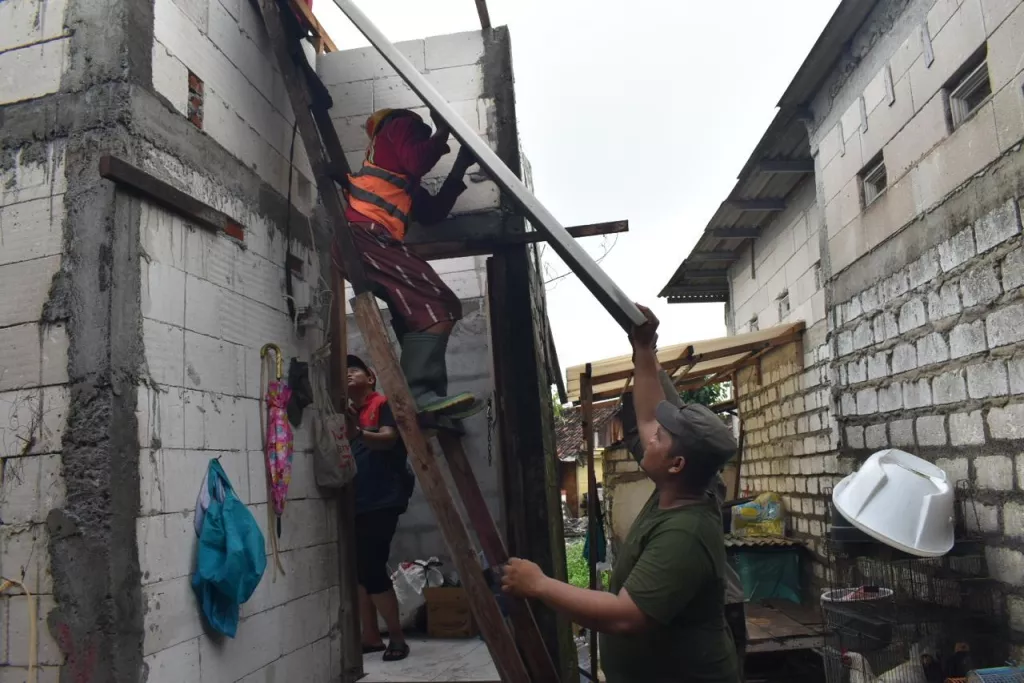 Penertiban bangunan di Kalianak