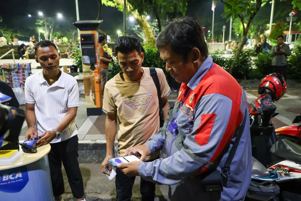 Pemkot Surabaya Bekukan Izin 600 Jukir yang Tolak Digitalisasi Parkir