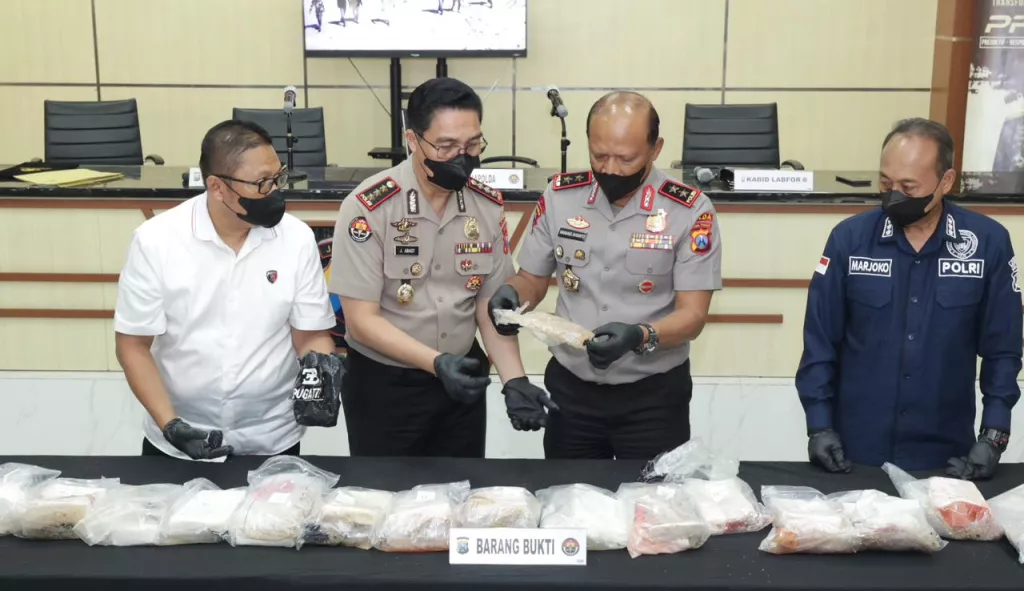 Polda Jatim Lakukan Uji Laboratoris Terkait Temuan Diduga Narkotika 27,83 Kg di Sumenep