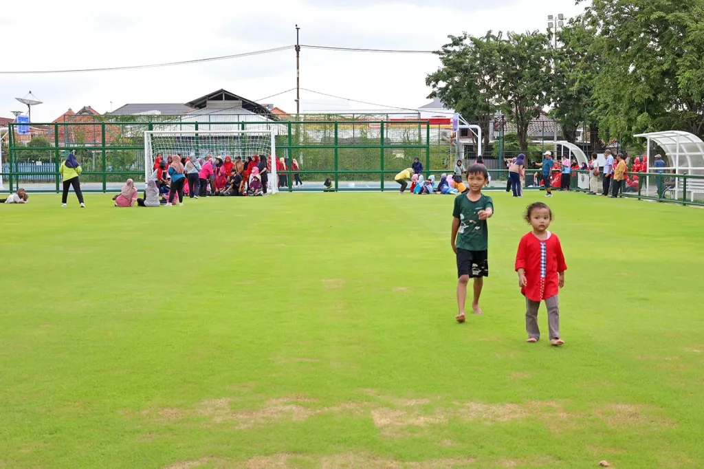 Wajah Baru Lapangan Rangkah: Dari Debu Jadi Kebanggaan, Upaya Tekan Kecanduan Gadget Anak