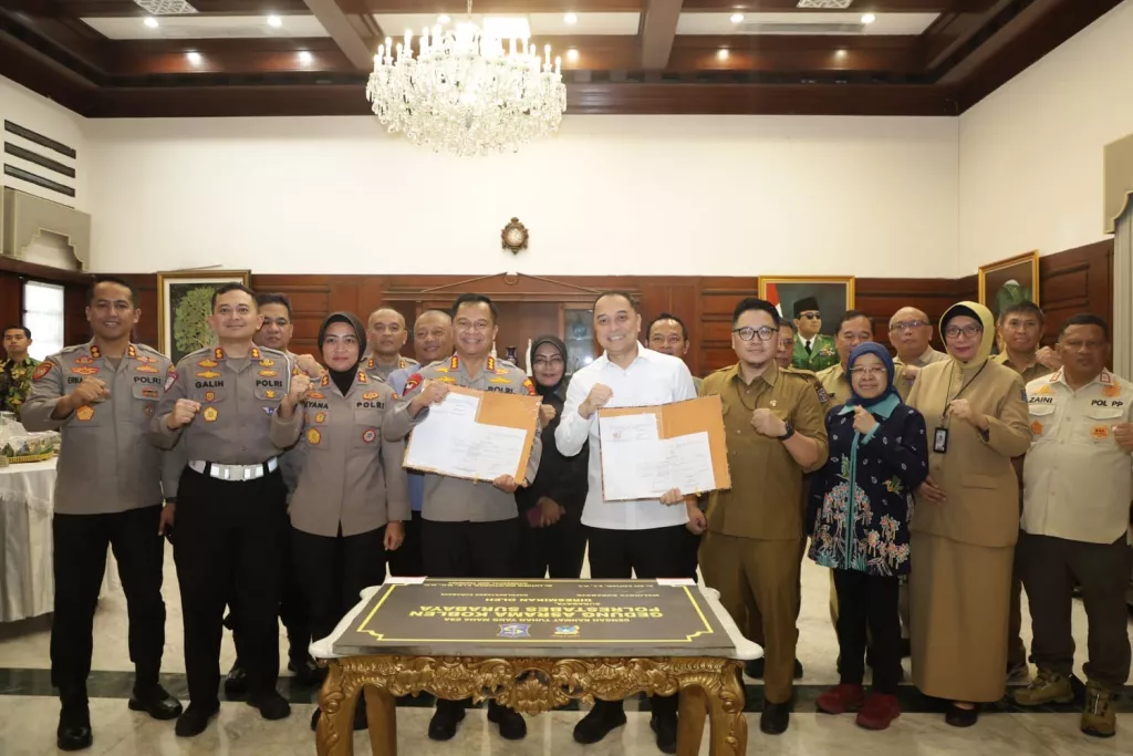 Tingkatkan Respons Cepat Kepolisian, Pemkot Surabaya Serahkan Hibah Rehabilitasi Asrama Koblen