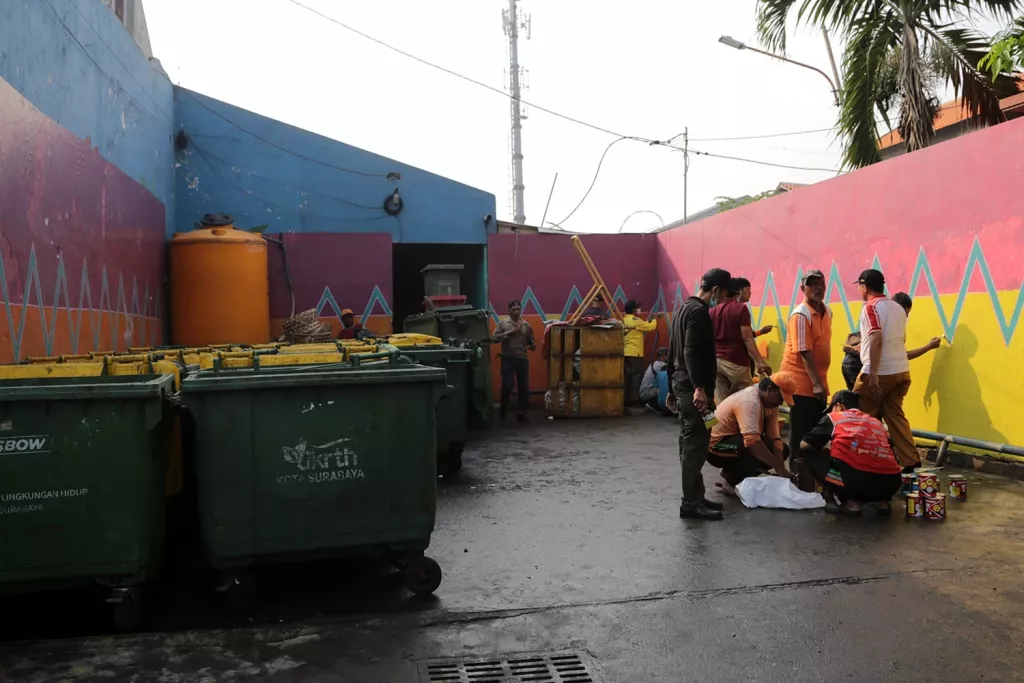 Kenaikan Harga Plastik Picu Pemilahan Sampah di TPS, Pemkot Surabaya Bertindak