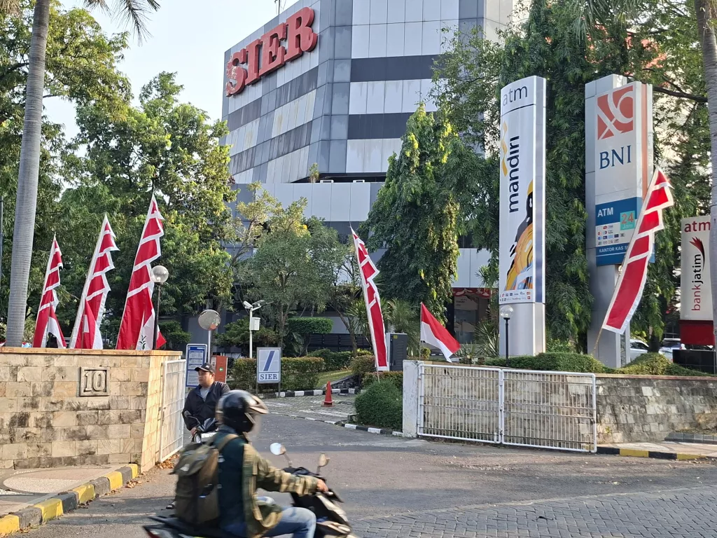Tindak Lanjuti Sorotan DPRD Surabaya, SIER Perbanyak Atribut Kemerdekaan dan Imbau Tenant Pasang Bendera