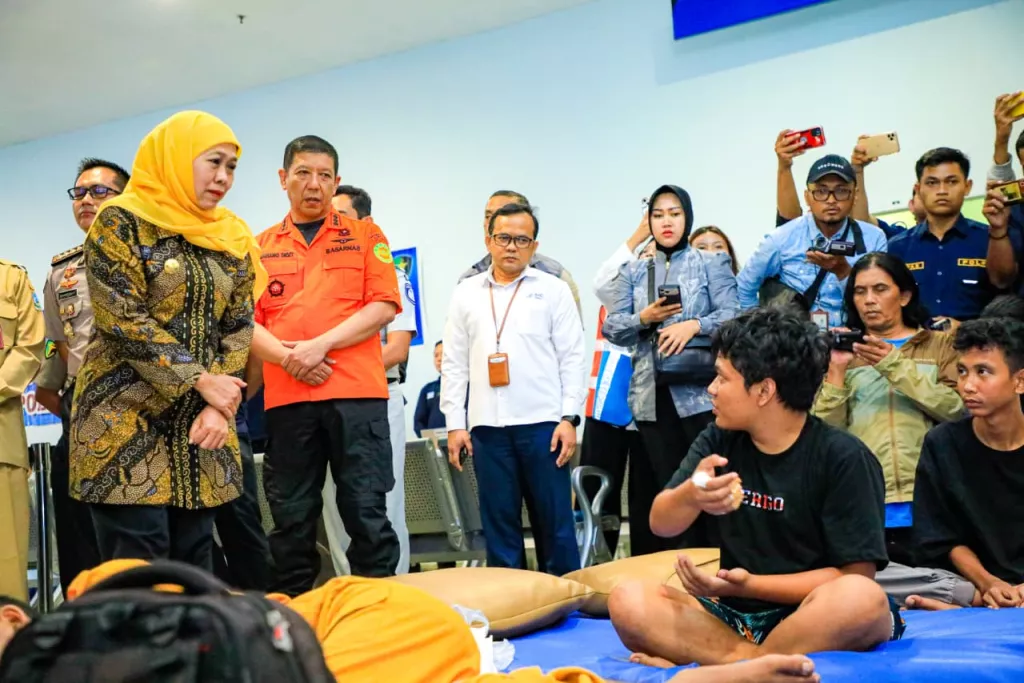 Gubernur Khofifah Sampaikan Duka dan Dukungan Penanganan Korban Kebakaran KMP Mutiara Sentosa II