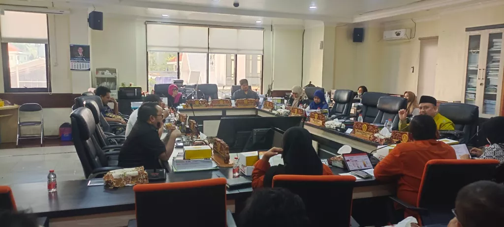 Komisi D DPRD Surabaya Gelar Hearing Terkait Keluhan Kenaikan Desil Warga