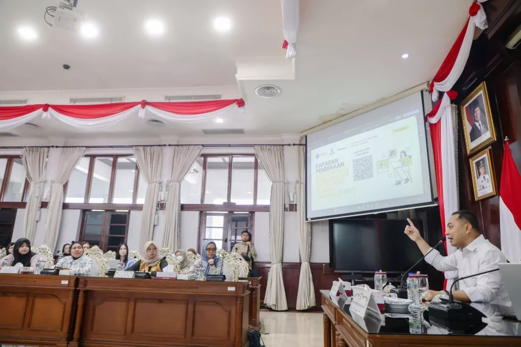 Gelar Pembinaan P3RT, Wali Kota Eri Tegaskan Larangan Denda Berat Bagi Pekerja