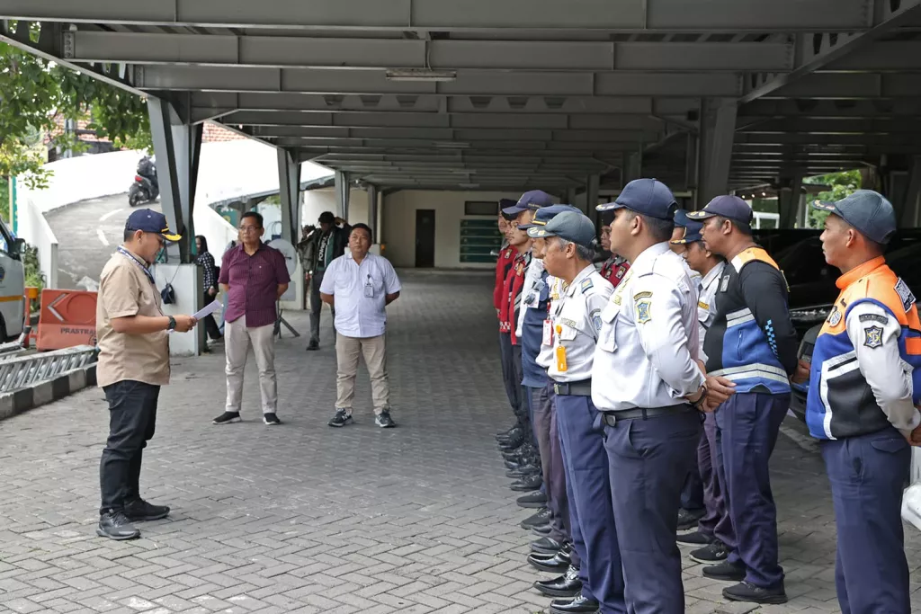 Digitalisasi Parkir Surabaya Capai 1.541 Titik, Dishub Tertibkan Jukir Tak Ber-KTA