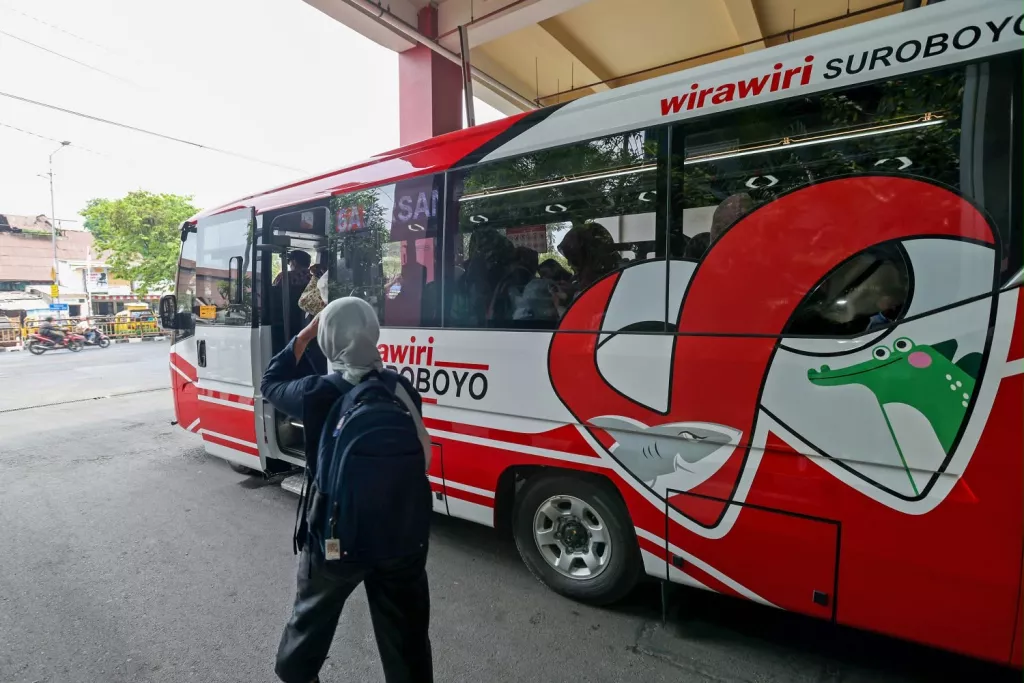 Pemkot Surabaya Upgrade Kapasitas Feeder WiraWiri, Operasikan 18 Armada