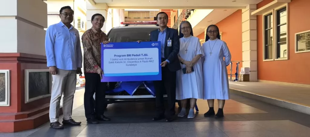 Bantuan ambulans dari BRI ke RKZ Surabaya