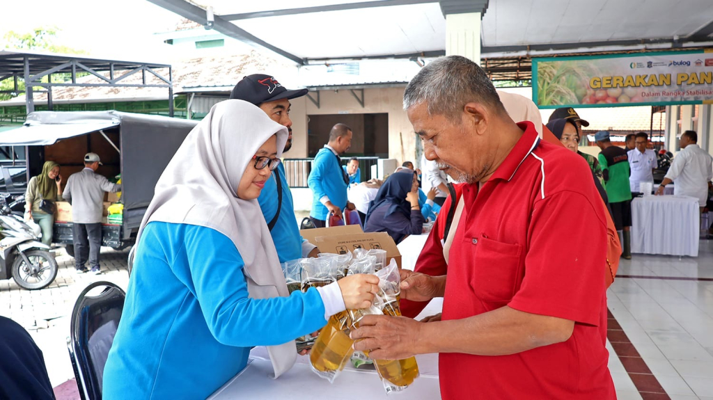 Gerakan Pangan Murah di Kantor Kelurahan Benowo