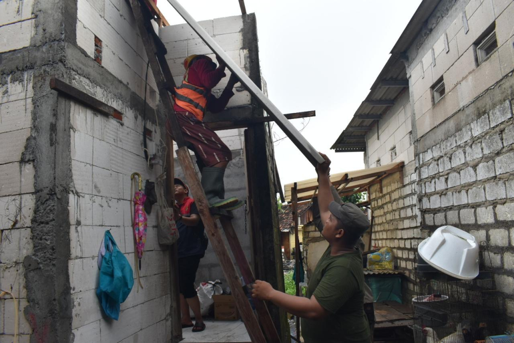 Penertiban bangunan di Kalianak