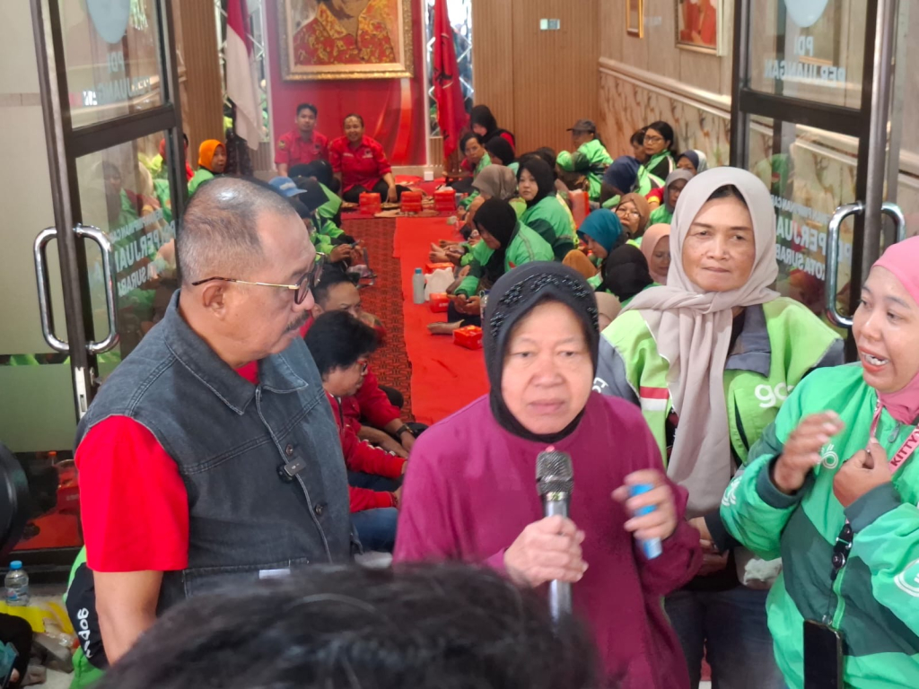 Mantan Wali Kota Surabaya Tri Rismaharini